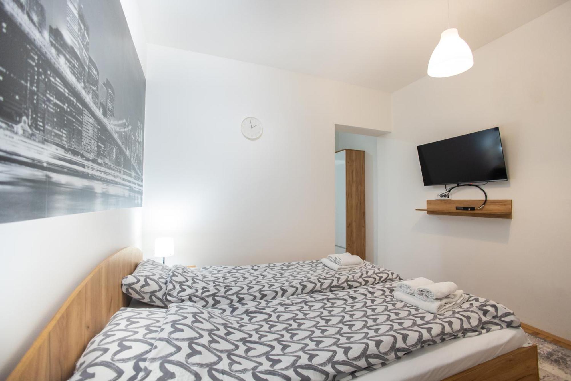 V & V Studio Apartments 2 Ni Eksteriør bilde