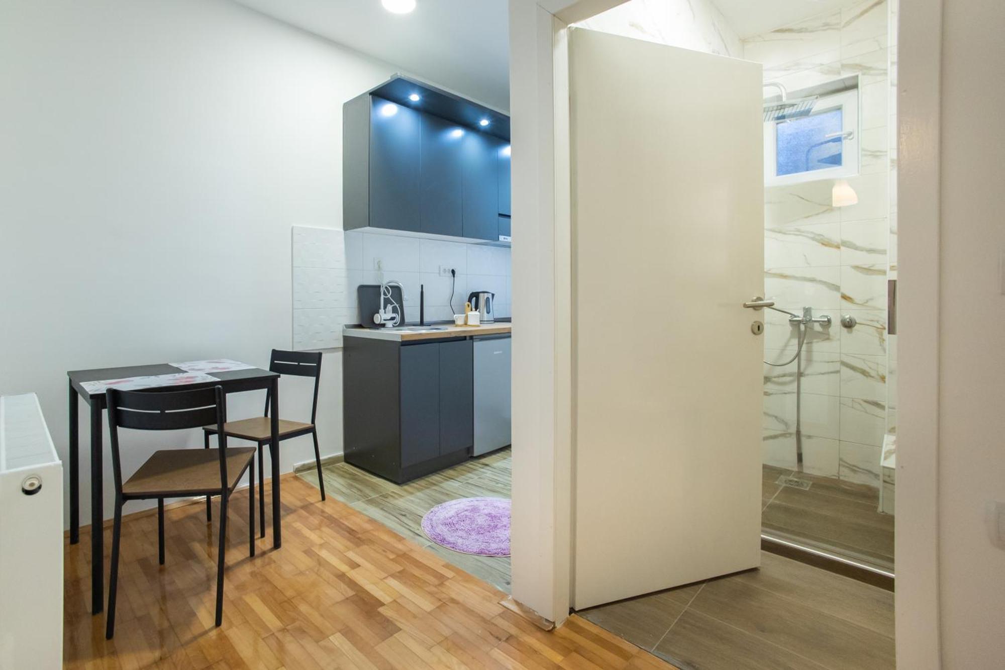 V & V Studio Apartments 2 Ni Eksteriør bilde