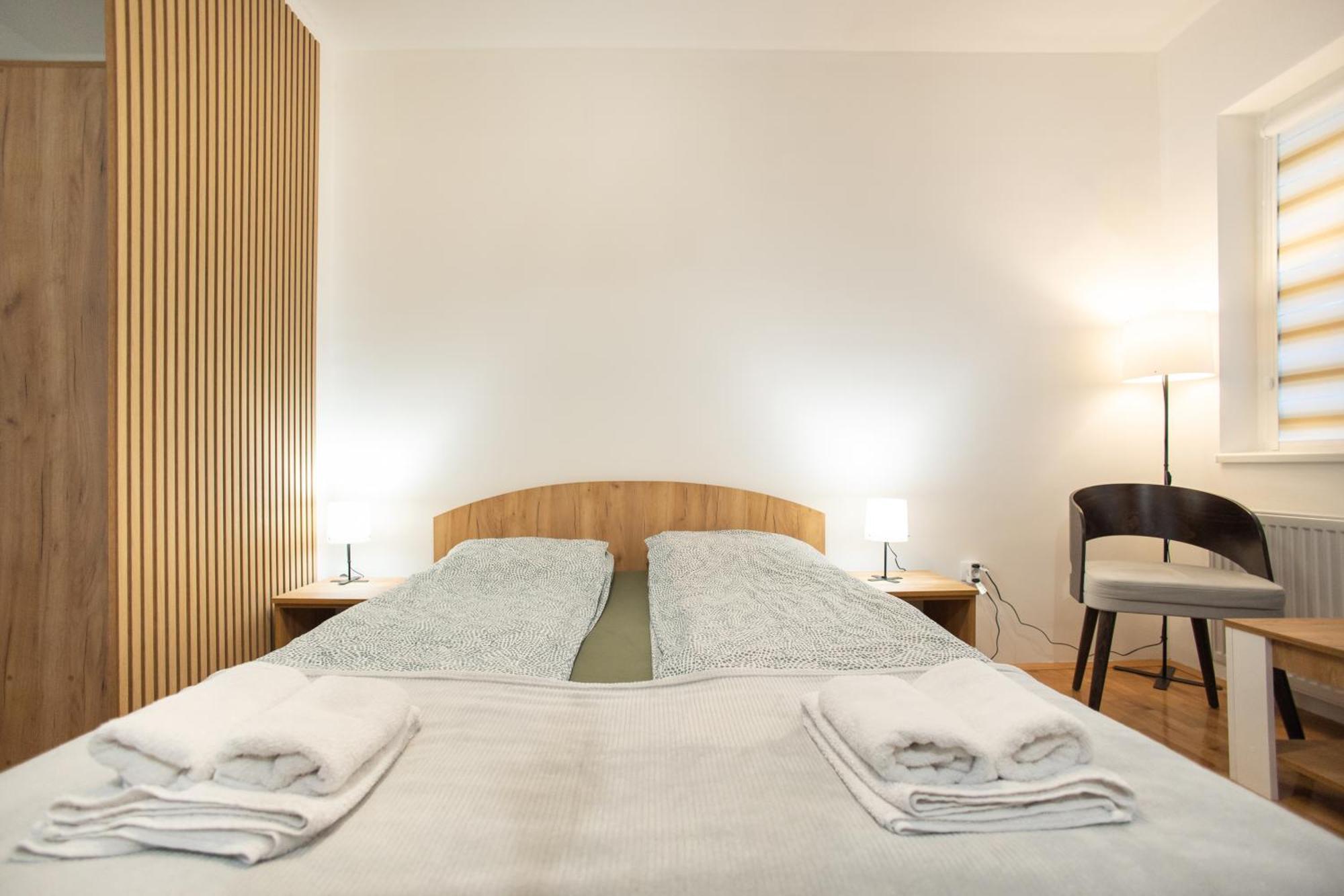 V & V Studio Apartments 2 Ni Eksteriør bilde