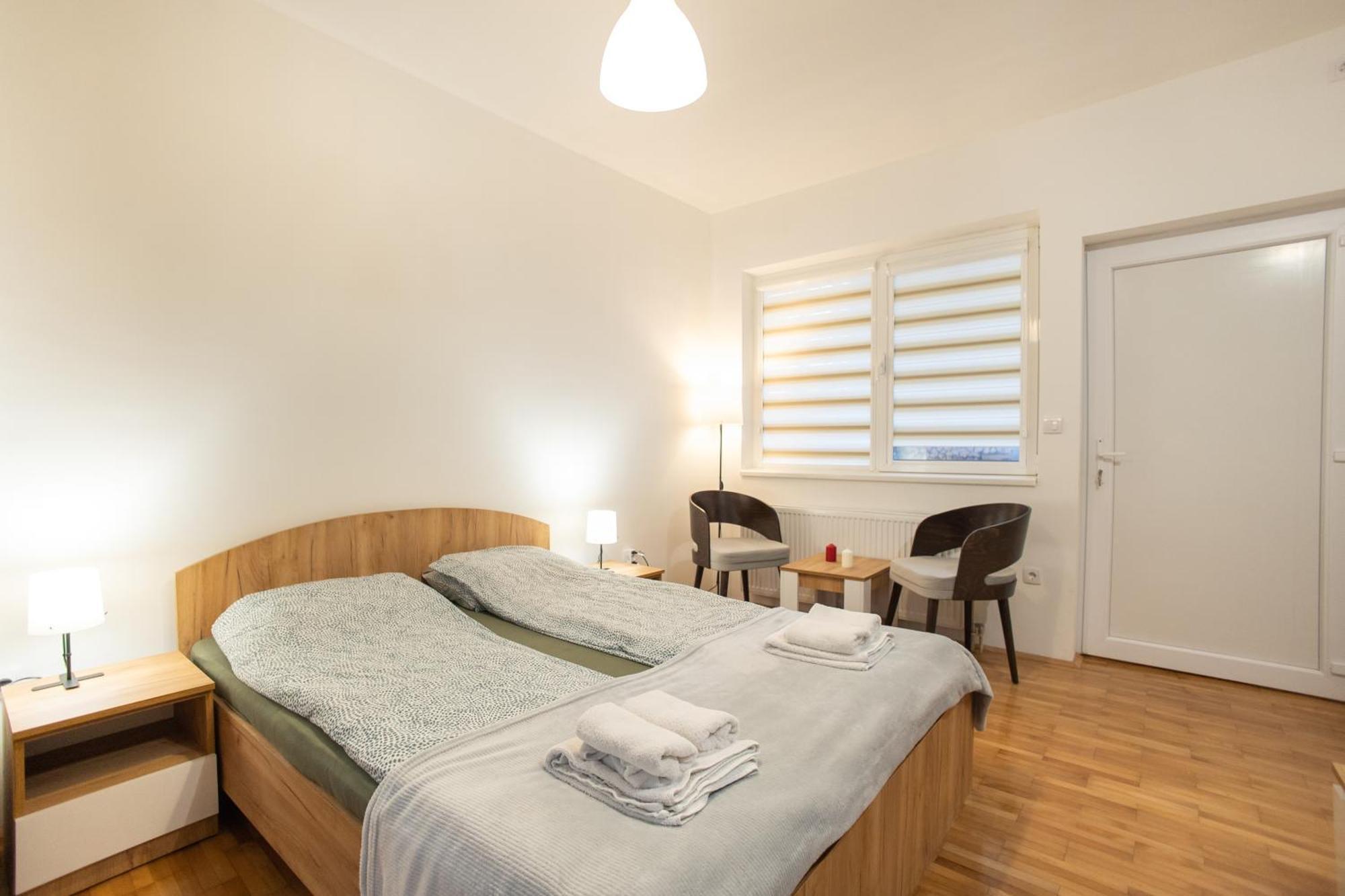 V & V Studio Apartments 2 Ni Eksteriør bilde