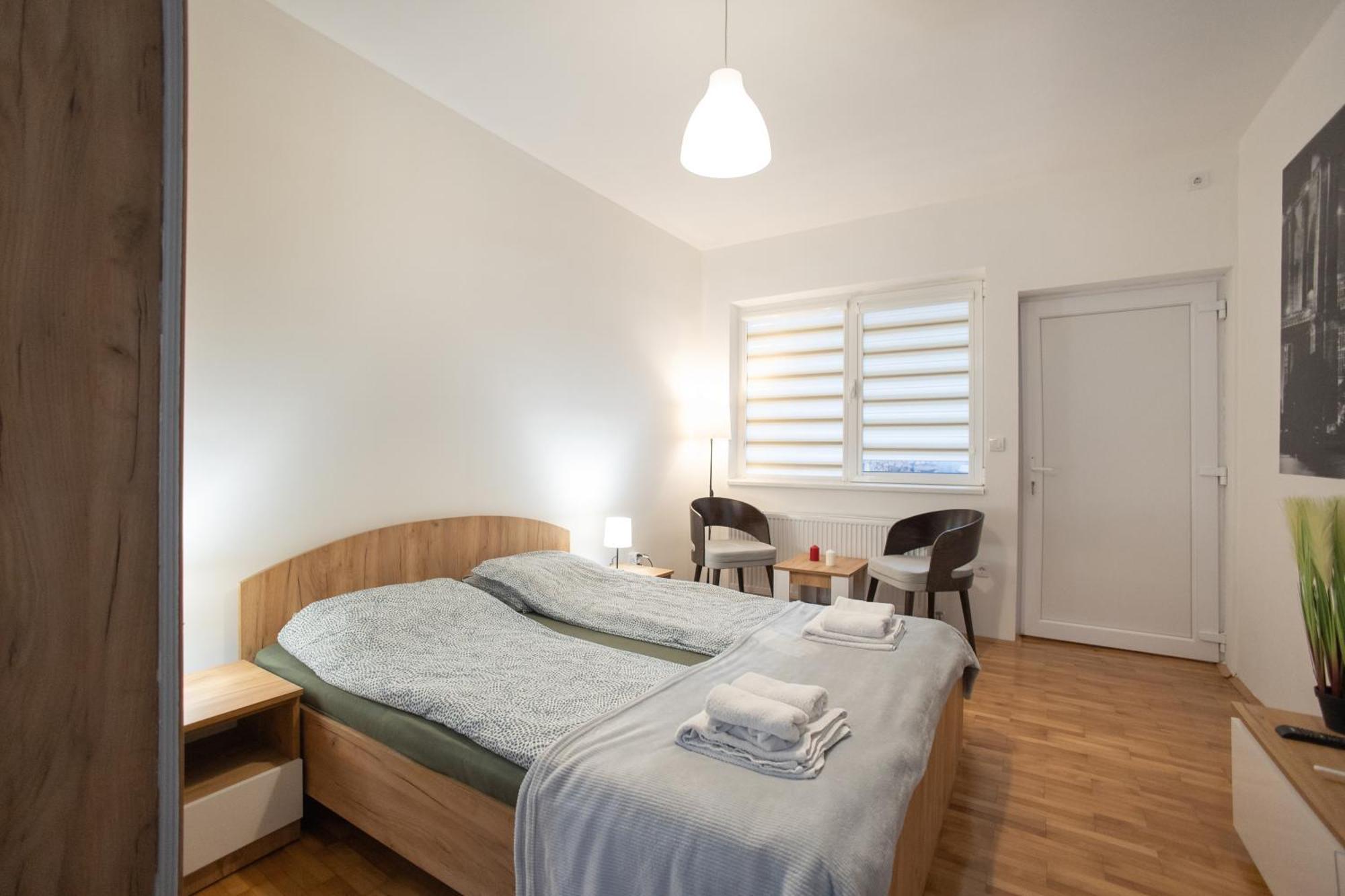 V & V Studio Apartments 2 Ni Eksteriør bilde